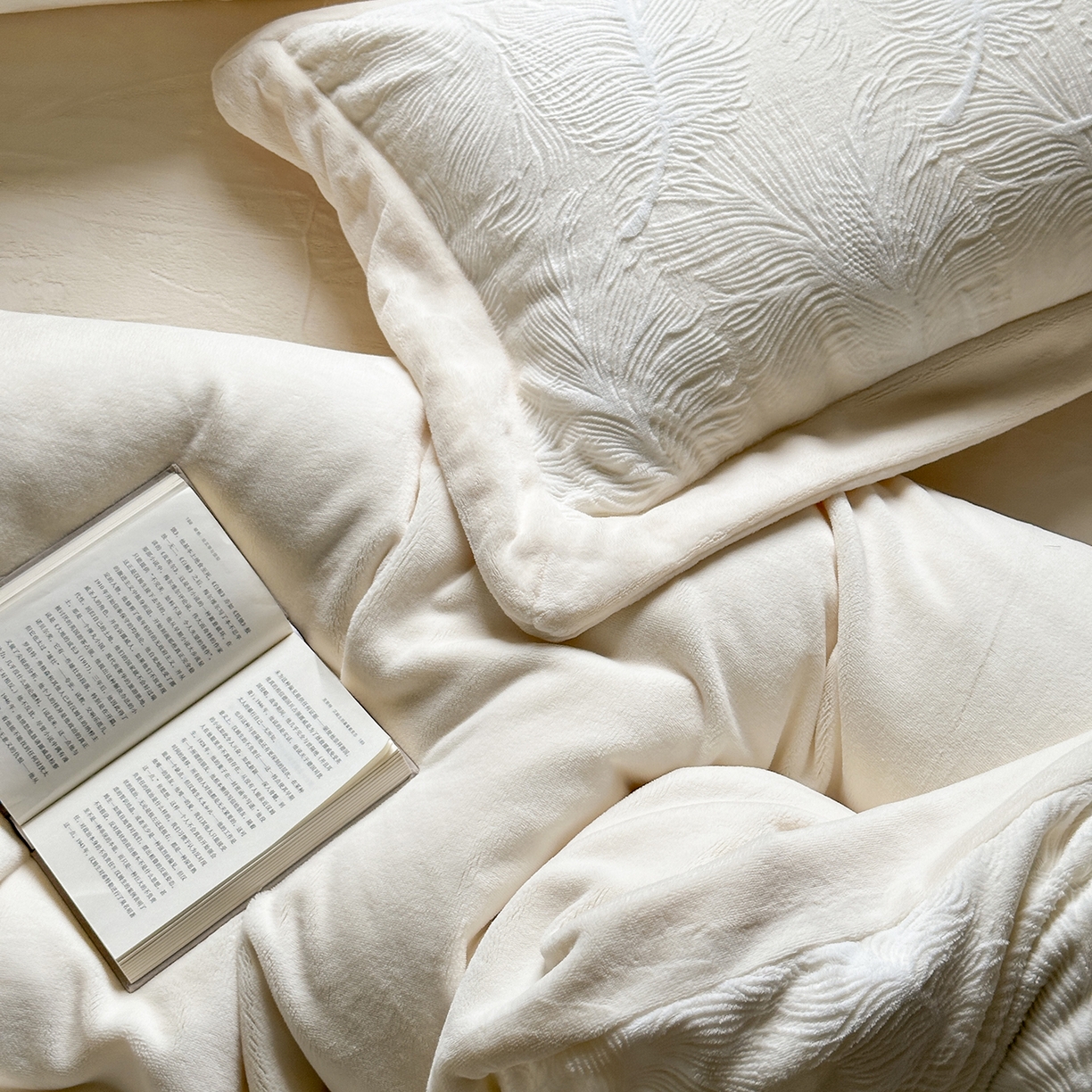 91家纺网 家纺一手货源 找家纺 时亿家居 2025新款280g牛奶绒四件套-轻羽 轻羽-白色