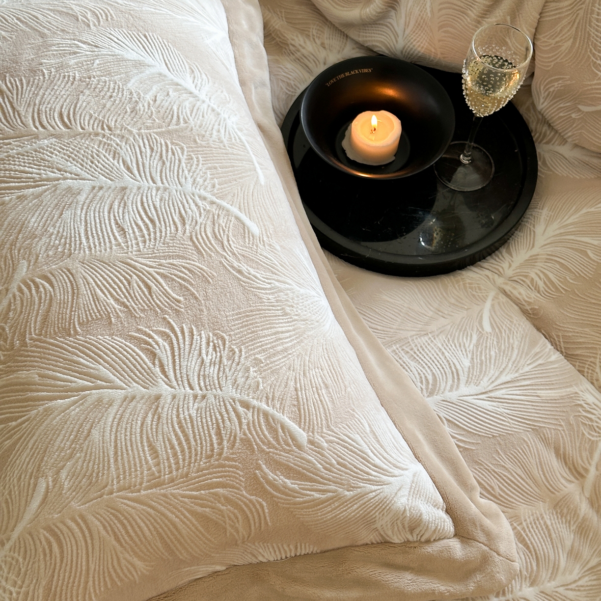 91家纺网 家纺一手货源 找家纺 时亿家居 2025新款280g牛奶绒四件套-轻羽 轻羽-卡其