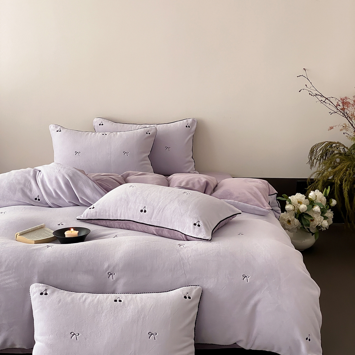 91家纺网 家纺一手货源 找家纺 （总）时亿家居 2025新款280g牛奶绒四件套-黑樱梦境