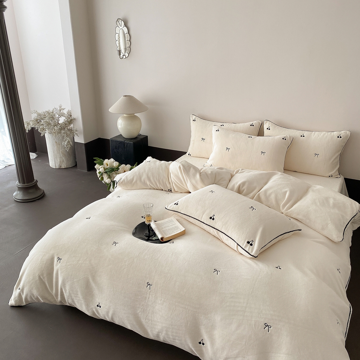 91家纺网 家纺一手货源 找家纺 （总）时亿家居 2025新款280g牛奶绒四件套-黑樱梦境