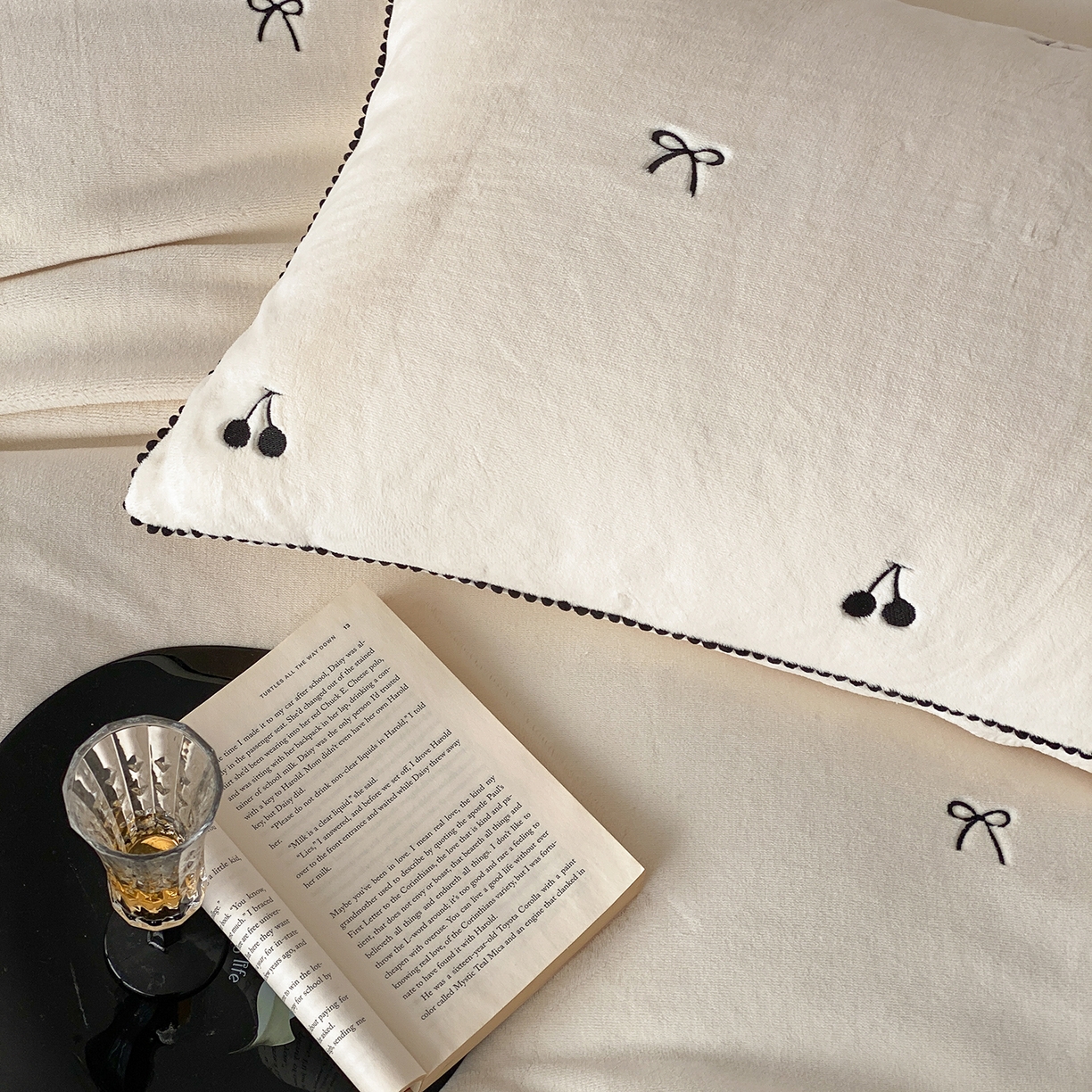 91家纺网 家纺一手货源 找家纺 （总）时亿家居 2025新款280g牛奶绒四件套-黑樱梦境