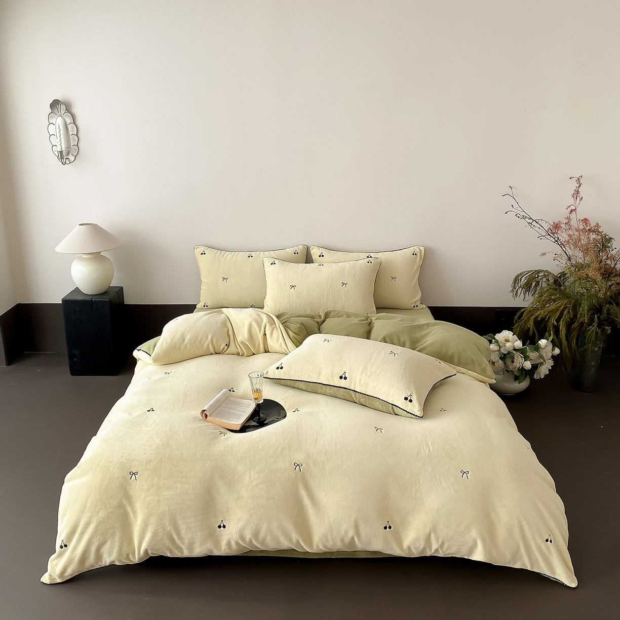 91家纺网 家纺一手货源 找家纺 时亿家居 2025新款280g牛奶绒四件套-黑樱梦境 黑樱梦境-青绿