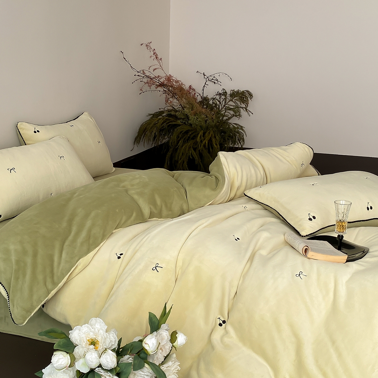 91家纺网 家纺一手货源 找家纺 时亿家居 2025新款280g牛奶绒四件套-黑樱梦境 黑樱梦境-青绿