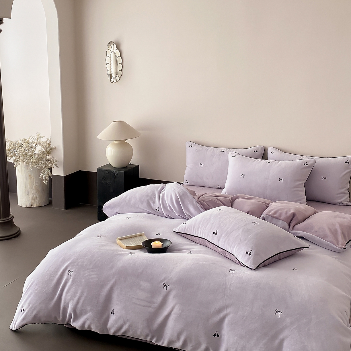 91家纺网 家纺一手货源 找家纺 时亿家居 2025新款280g牛奶绒四件套-黑樱梦境 黑樱梦境-葡萄紫