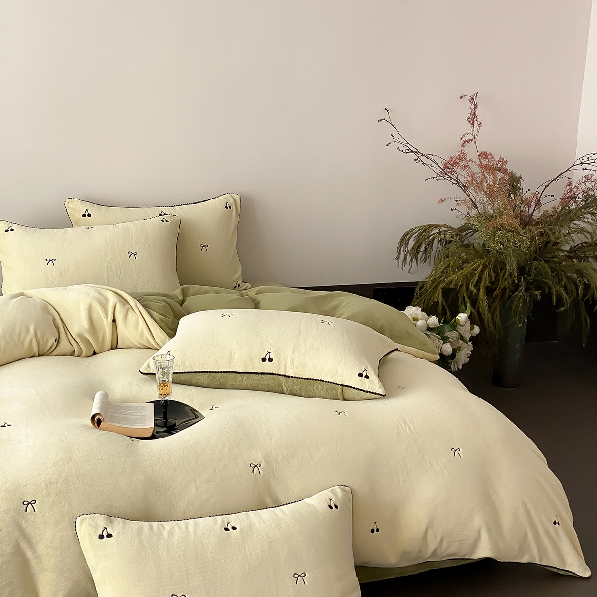 91家纺网 家纺一手货源 找家纺 时亿家居 2025新款280g牛奶绒四件套-黑樱梦境 黑樱梦境-青绿