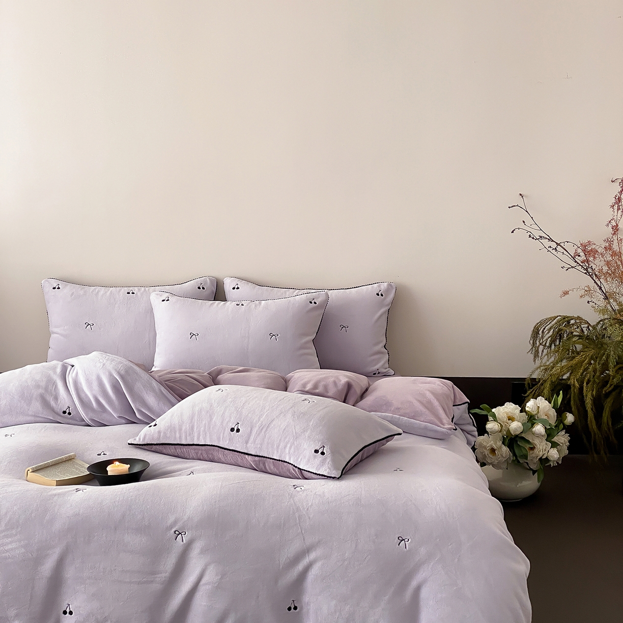 91家纺网 家纺一手货源 找家纺 时亿家居 2025新款280g牛奶绒四件套-黑樱梦境 黑樱梦境-葡萄紫