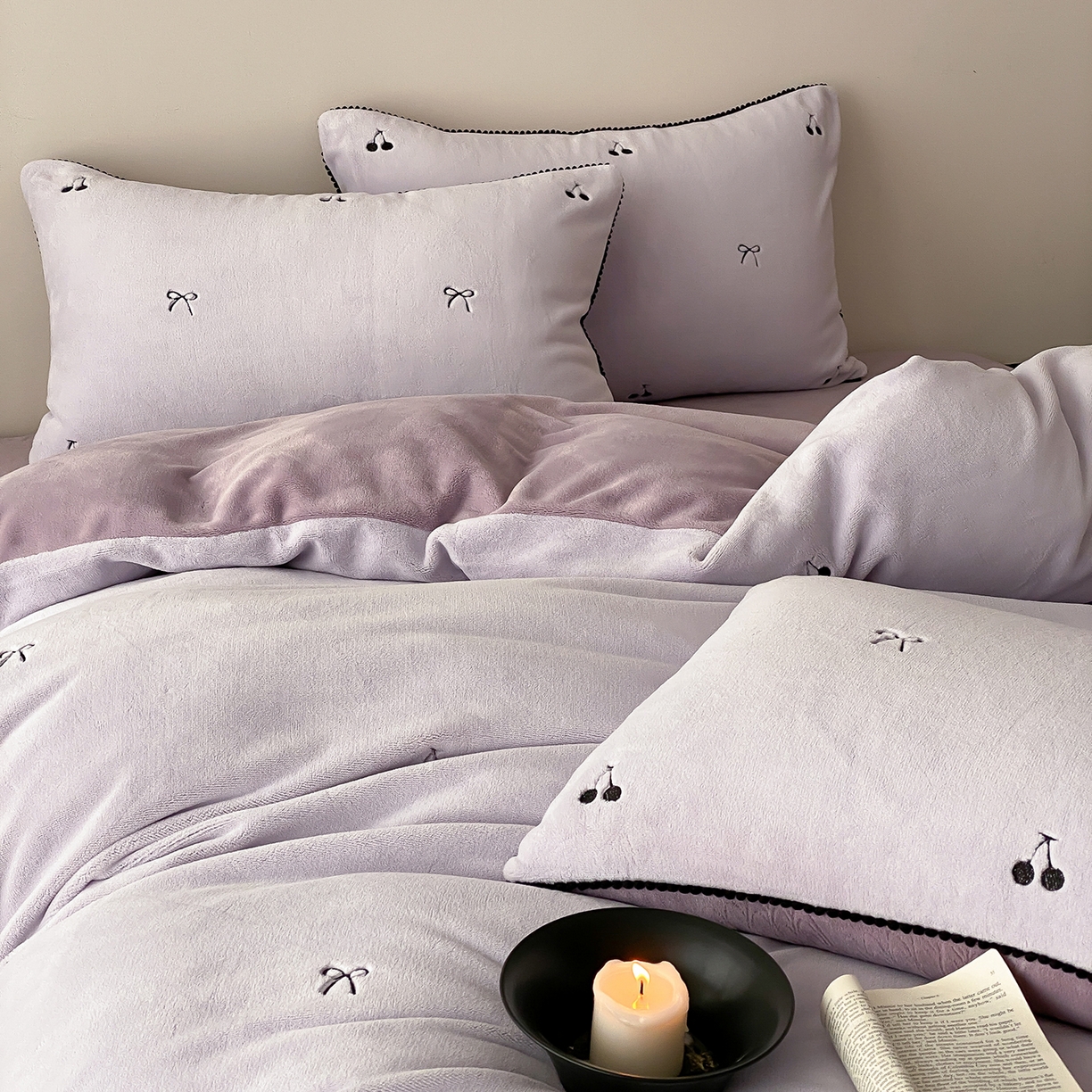 91家纺网 家纺一手货源 找家纺 时亿家居 2025新款280g牛奶绒四件套-黑樱梦境 黑樱梦境-葡萄紫