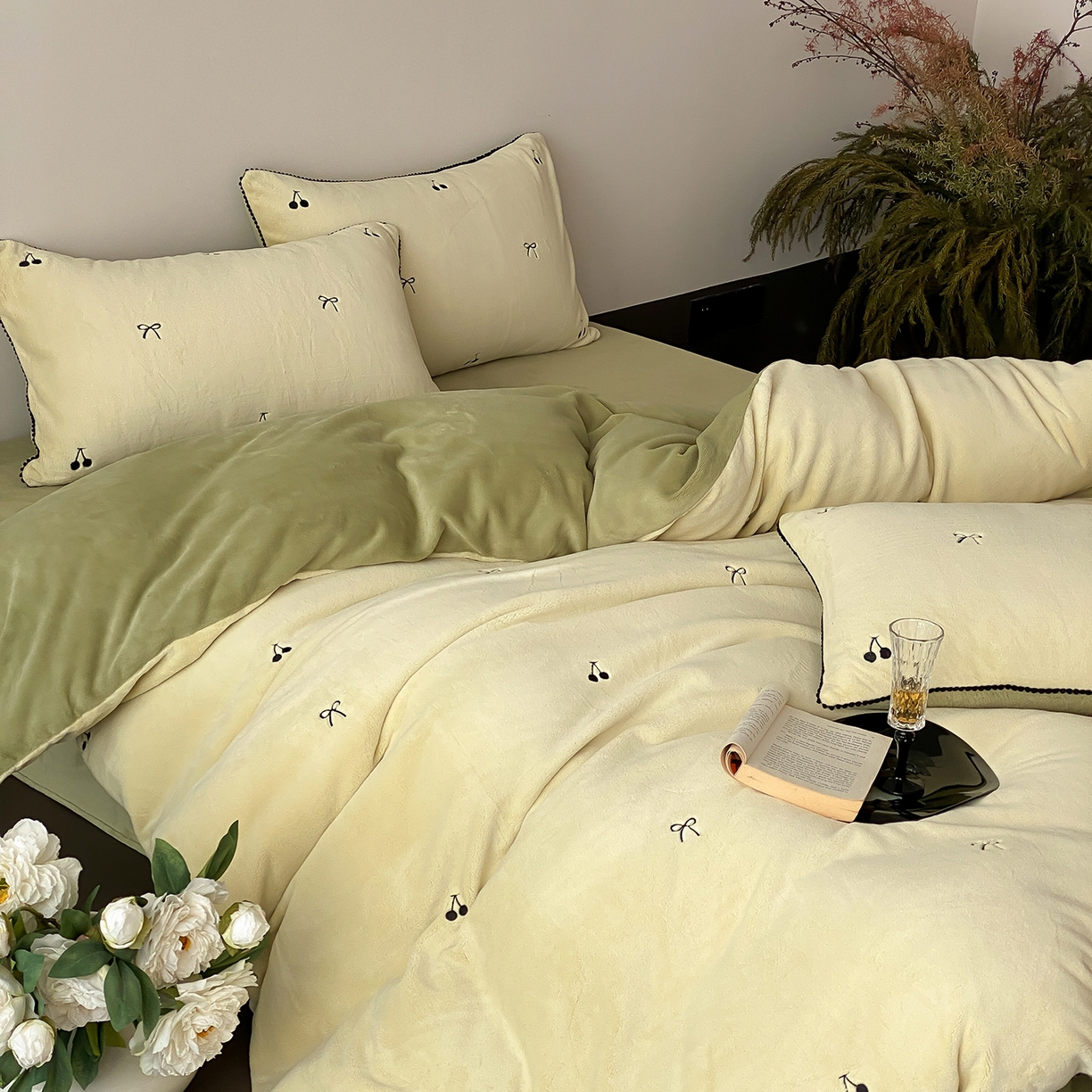 91家纺网 家纺一手货源 找家纺 时亿家居 2025新款280g牛奶绒四件套-黑樱梦境 黑樱梦境-青绿