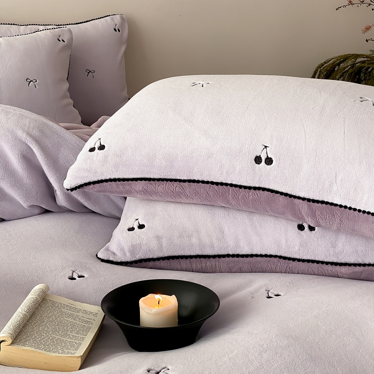 91家纺网 家纺一手货源 找家纺 时亿家居 2025新款280g牛奶绒四件套-黑樱梦境 黑樱梦境-葡萄紫