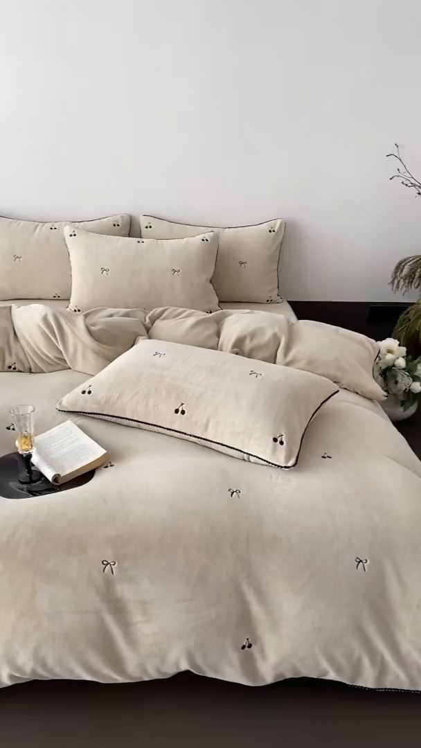 91家纺网 家纺一手货源 找家纺 时亿家居 2025新款280g牛奶绒四件套-黑樱梦境 黑樱梦境-青绿