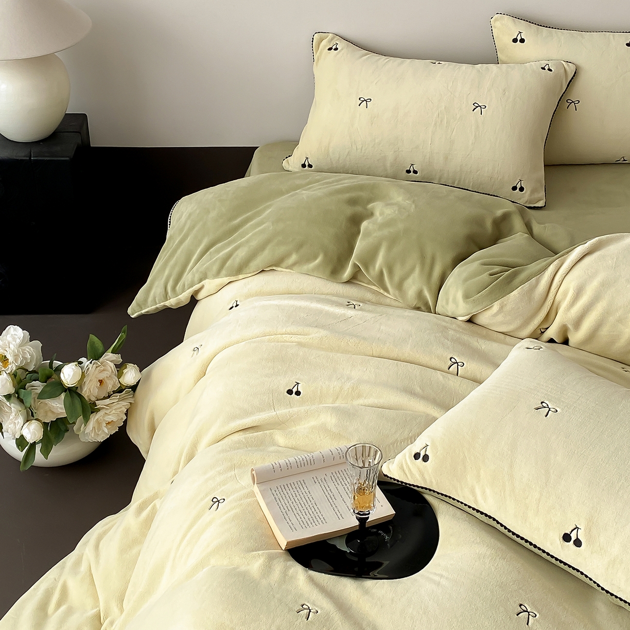 91家纺网 家纺一手货源 找家纺 时亿家居 2025新款280g牛奶绒四件套-黑樱梦境 黑樱梦境-青绿