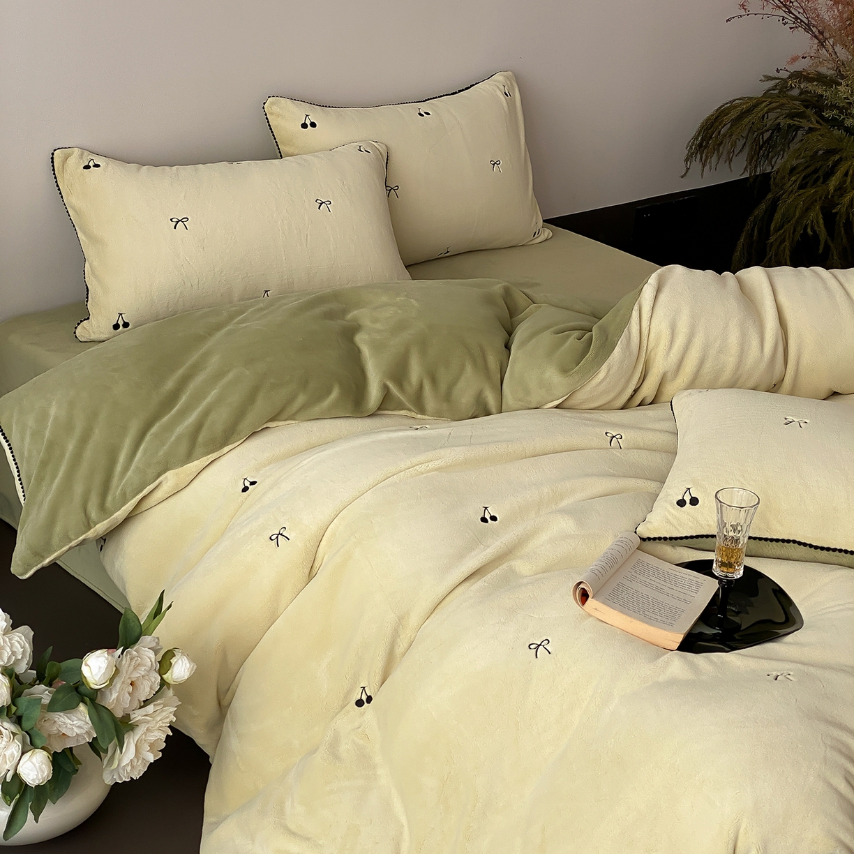 91家纺网 家纺一手货源 找家纺 时亿家居 2025新款280g牛奶绒四件套-黑樱梦境 黑樱梦境-青绿