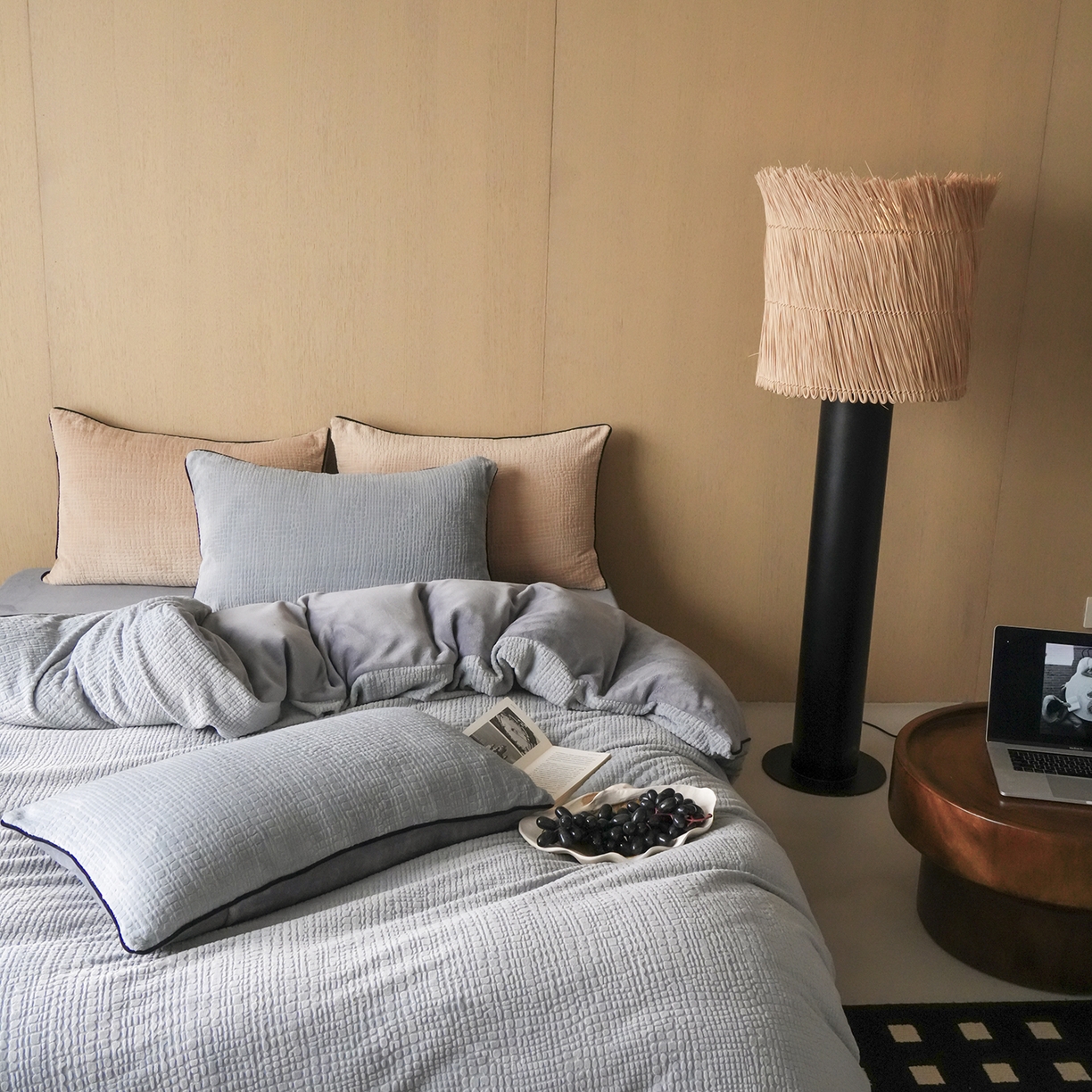 91家纺网 家纺一手货源 找家纺 （总）三味舒屋 2025新款230克高克重雕花牛奶绒麻绳款四件套-素纹