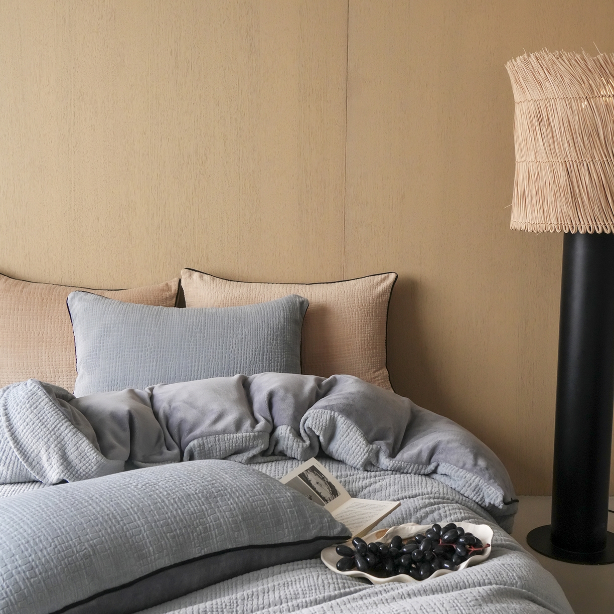 91家纺网 家纺一手货源 找家纺 （总）三味舒屋 2025新款230克高克重雕花牛奶绒麻绳款四件套-素纹