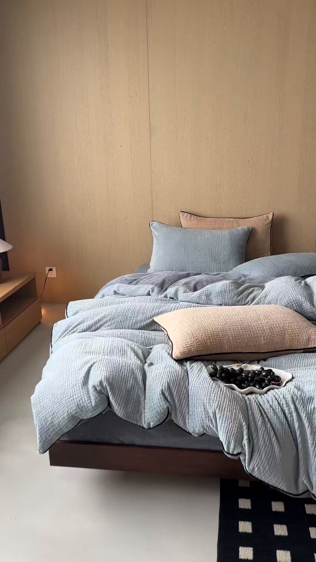 91家纺网 家纺一手货源 找家纺 （总）三味舒屋 2025新款230克高克重雕花牛奶绒麻绳款四件套-素纹