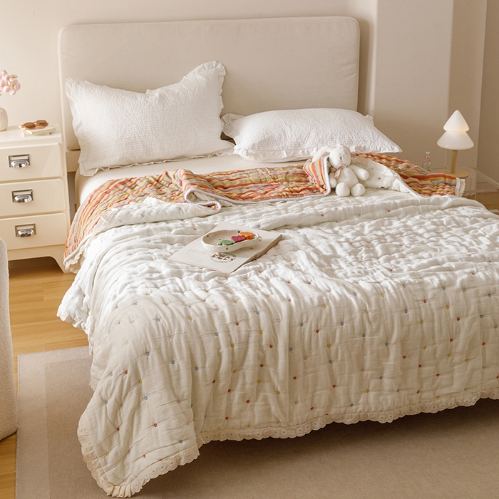 91家纺网 家纺一手货源 找家纺 麻依 2025新款安心棉十层纱布泡芙被全棉纱布被子被芯 彩虹点点