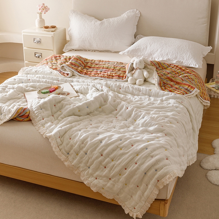 91家纺网 家纺一手货源 找家纺 麻依 2025新款安心棉十层纱布泡芙被全棉纱布被子被芯 彩虹点点