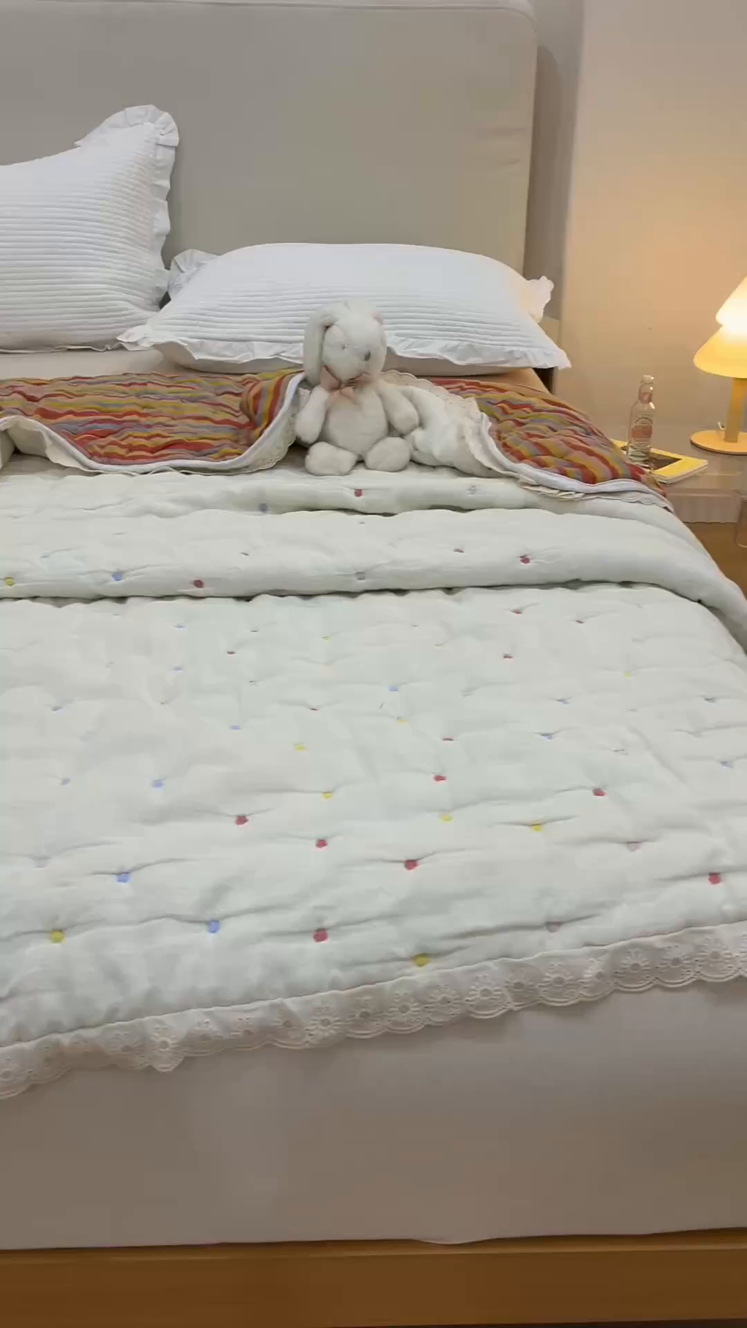 91家纺网 家纺一手货源 找家纺 麻依 2025新款安心棉十层纱布泡芙被全棉纱布被子被芯 彩虹点点