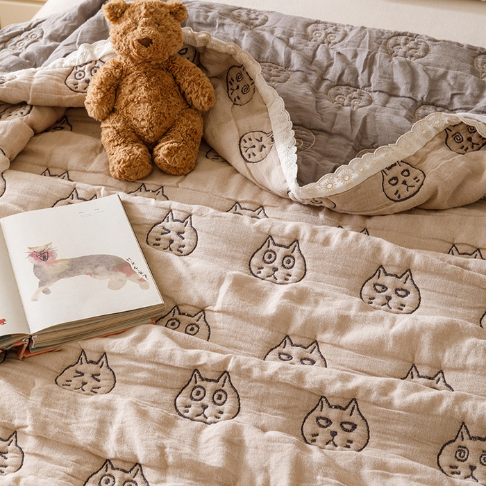 91家纺网 家纺一手货源 找家纺 麻依 2025新款安心棉十层纱布泡芙被全棉纱布被子被芯 搞怪猫