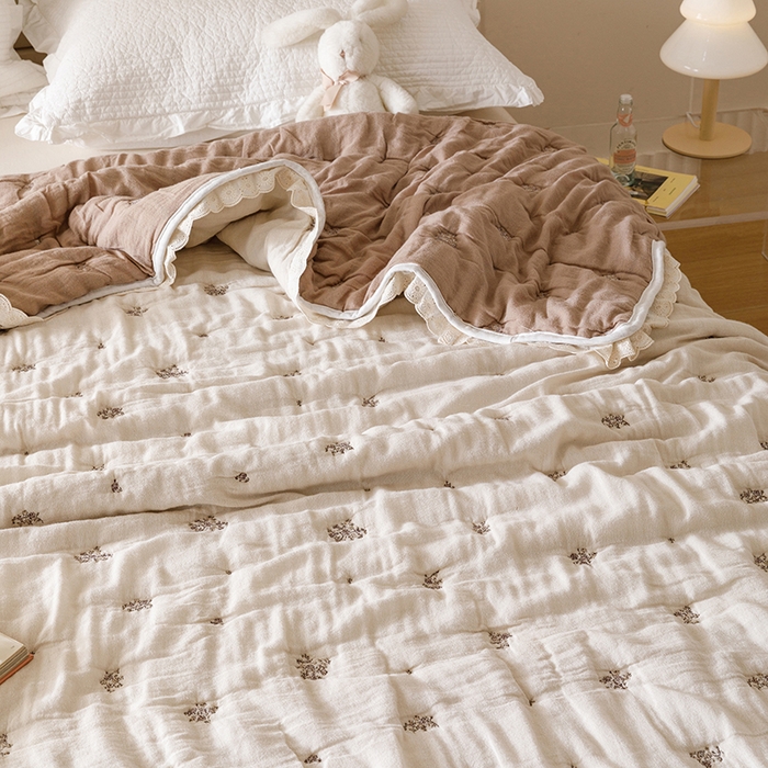 91家纺网 家纺一手货源 找家纺 麻依 2025新款安心棉十层纱布泡芙被全棉纱布被子被芯 漫语