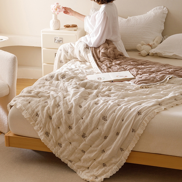 91家纺网 家纺一手货源 找家纺 麻依 2025新款安心棉十层纱布泡芙被全棉纱布被子被芯 漫语