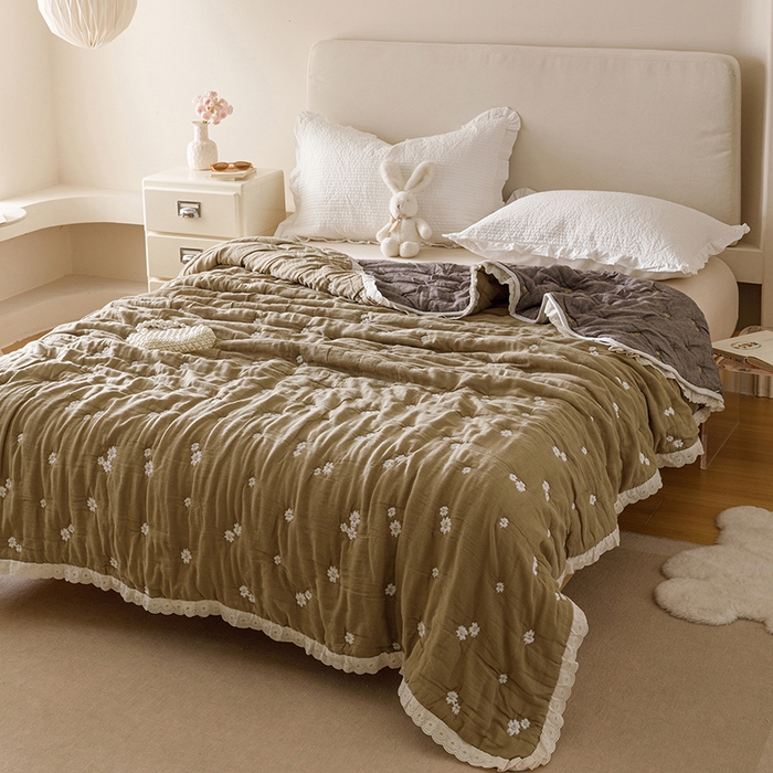 91家纺网 家纺一手货源 找家纺 麻依 2025新款安心棉十层纱布泡芙被全棉纱布被子被芯 梅屿-绿