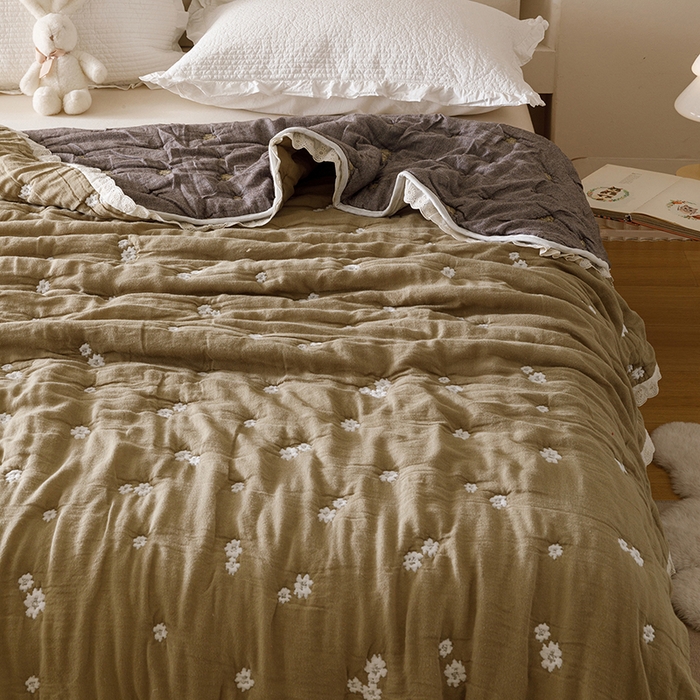 91家纺网 家纺一手货源 找家纺 麻依 2025新款安心棉十层纱布泡芙被全棉纱布被子被芯 梅屿-绿