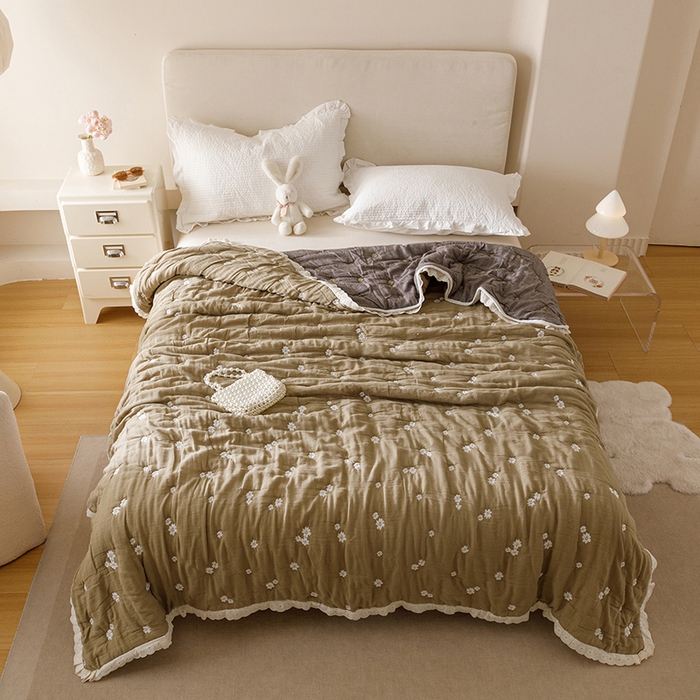 91家纺网 家纺一手货源 找家纺 麻依 2025新款安心棉十层纱布泡芙被全棉纱布被子被芯 梅屿-绿