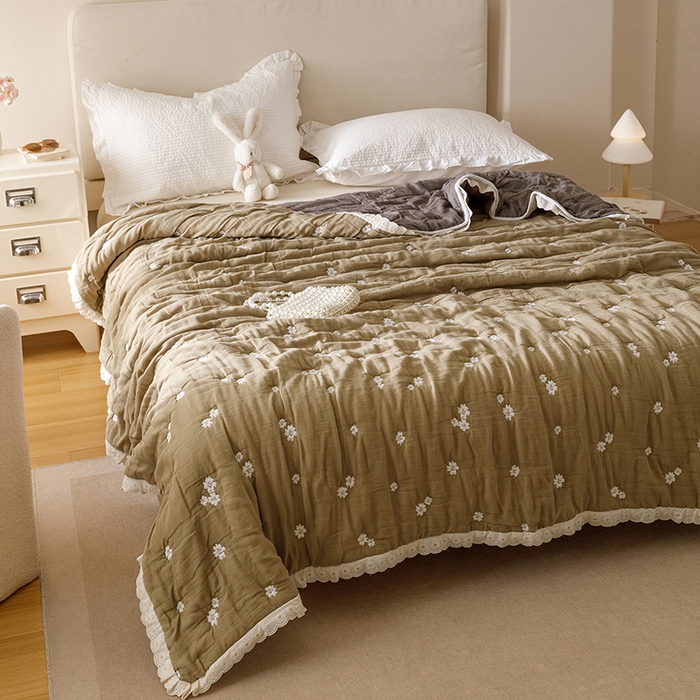 91家纺网 家纺一手货源 找家纺 麻依 2025新款安心棉十层纱布泡芙被全棉纱布被子被芯 梅屿-绿