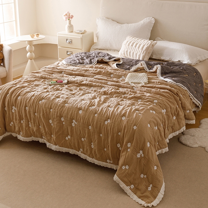 91家纺网 家纺一手货源 找家纺 麻依 2025新款安心棉十层纱布泡芙被全棉纱布被子被芯 梅屿-驼