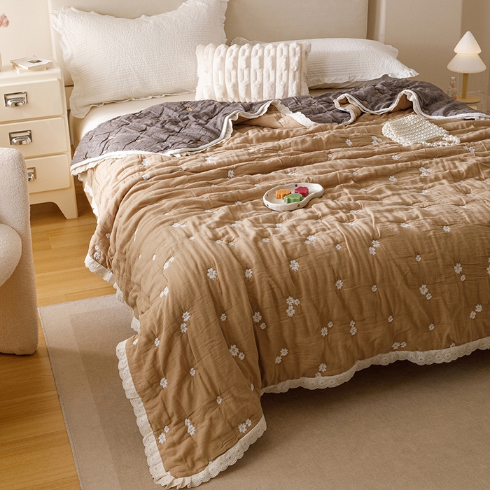 91家纺网 家纺一手货源 找家纺 麻依 2025新款安心棉十层纱布泡芙被全棉纱布被子被芯 梅屿-驼