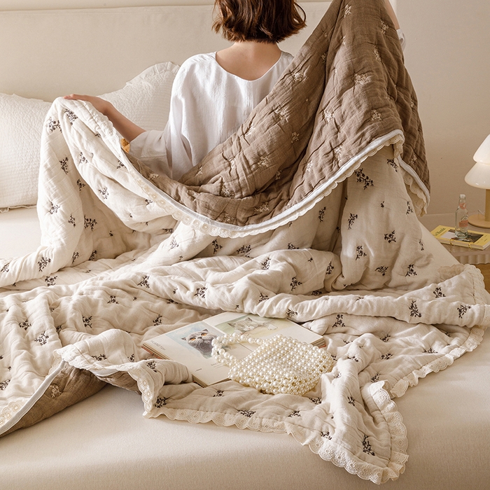 91家纺网 家纺一手货源 找家纺 麻依 2025新款安心棉十层纱布泡芙被全棉纱布被子被芯 木栖