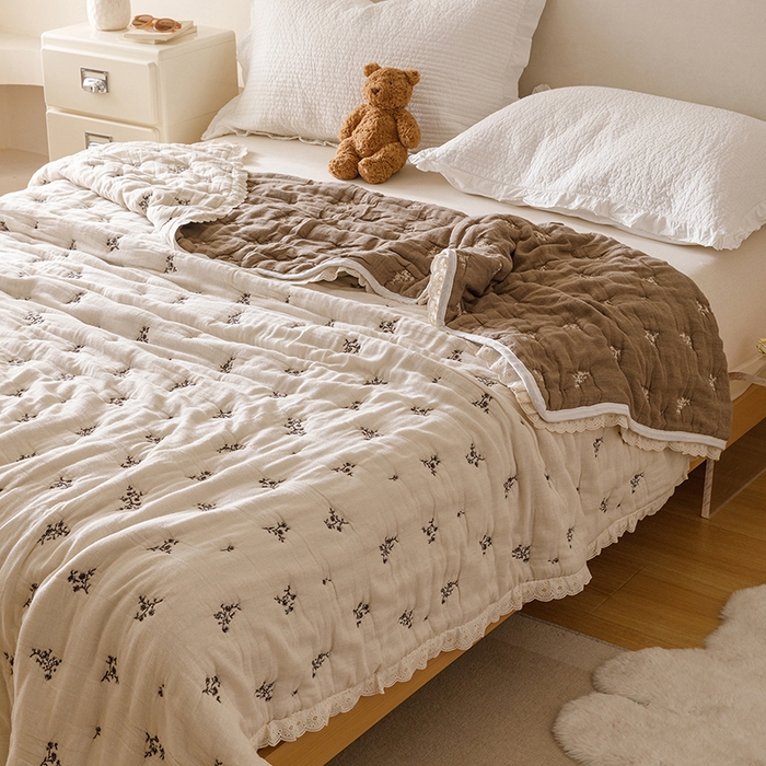 91家纺网 家纺一手货源 找家纺 麻依 2025新款安心棉十层纱布泡芙被全棉纱布被子被芯 木栖