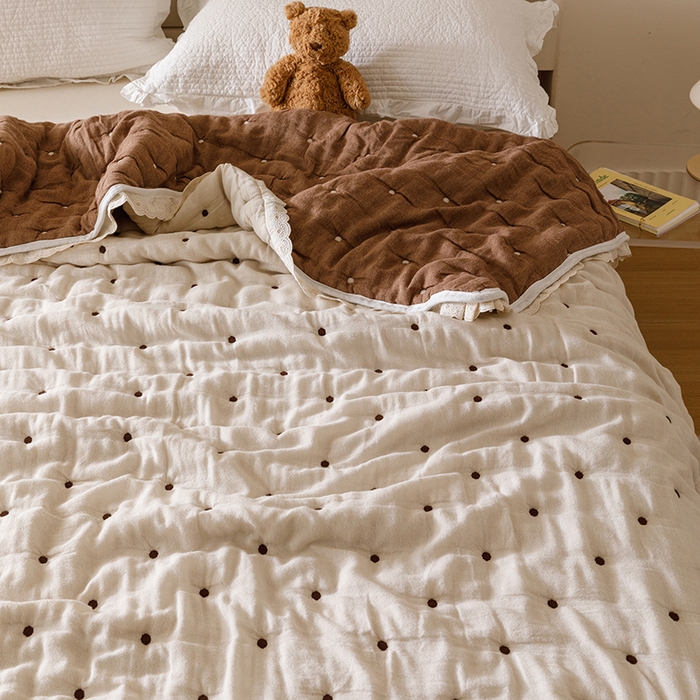 91家纺网 家纺一手货源 找家纺 麻依 2025新款安心棉十层纱布泡芙被全棉纱布被子被芯 小波点