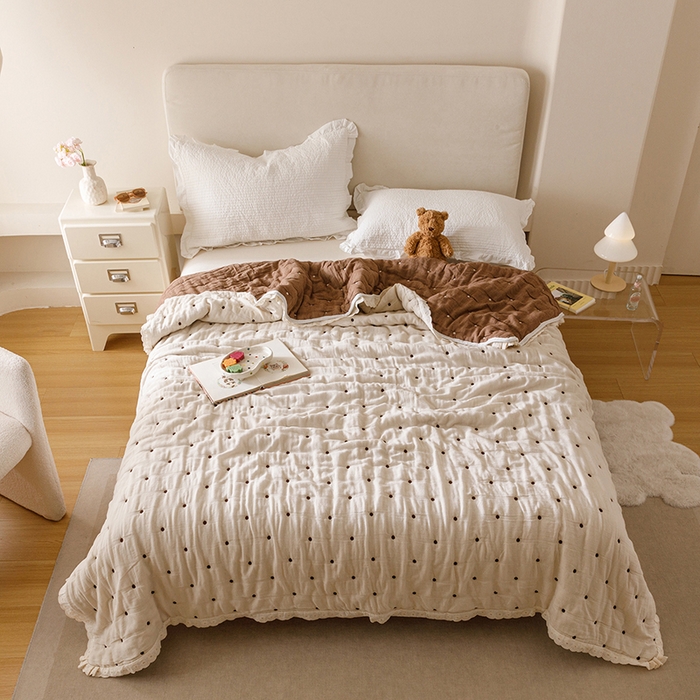 91家纺网 家纺一手货源 找家纺 麻依 2025新款安心棉十层纱布泡芙被全棉纱布被子被芯 小波点