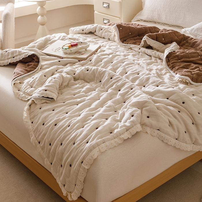 91家纺网 家纺一手货源 找家纺 麻依 2025新款安心棉十层纱布泡芙被全棉纱布被子被芯 小波点