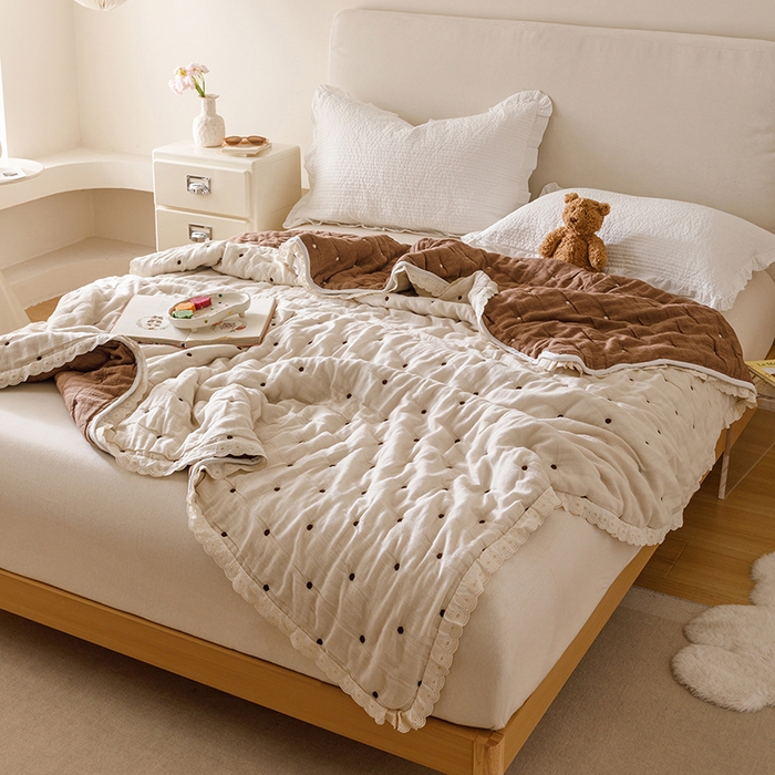 91家纺网 家纺一手货源 找家纺 麻依 2025新款安心棉十层纱布泡芙被全棉纱布被子被芯 小波点