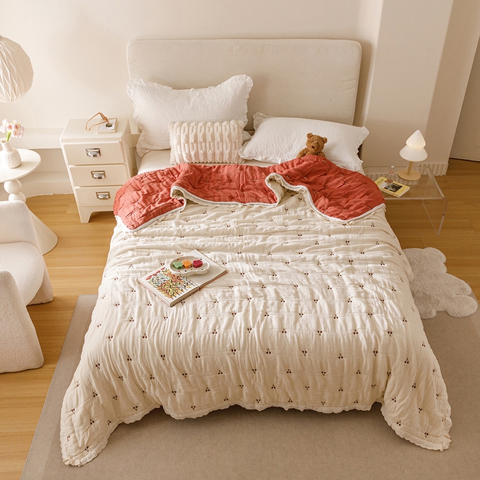 91家纺网 家纺一手货源 找家纺 麻依 2025新款安心棉十层纱布泡芙被全棉纱布被子被芯 樱桃红了