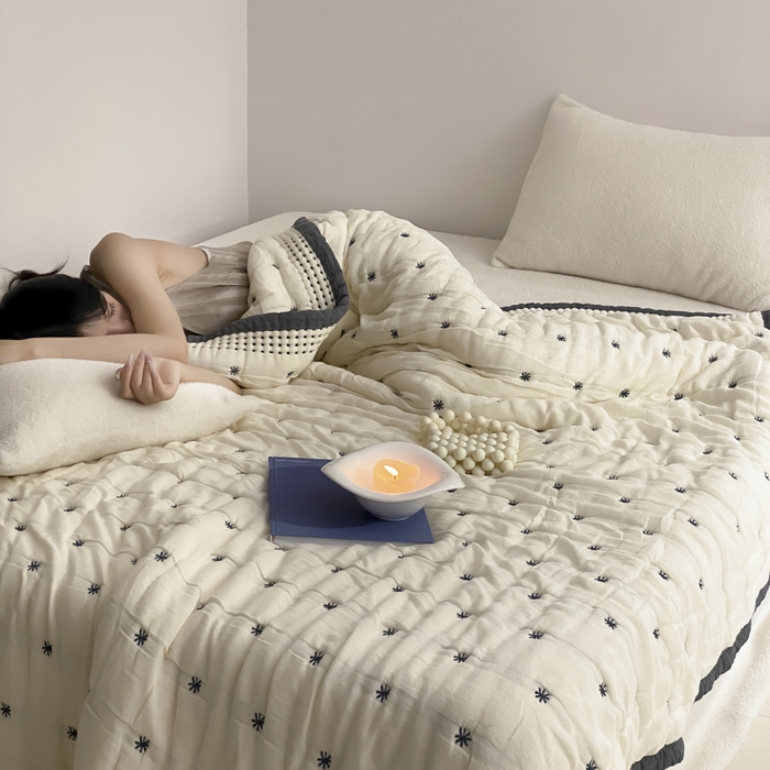 91家纺网 家纺一手货源 找家纺 麻依 2025新款韩国泡芙被十层全棉纱布被子被芯 点点星