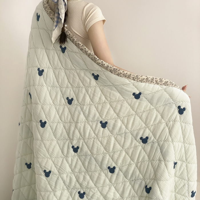 91家纺网 家纺一手货源 找家纺 麻依 2025新款韩国泡芙被十层全棉纱布被子被芯 蓝色米奇