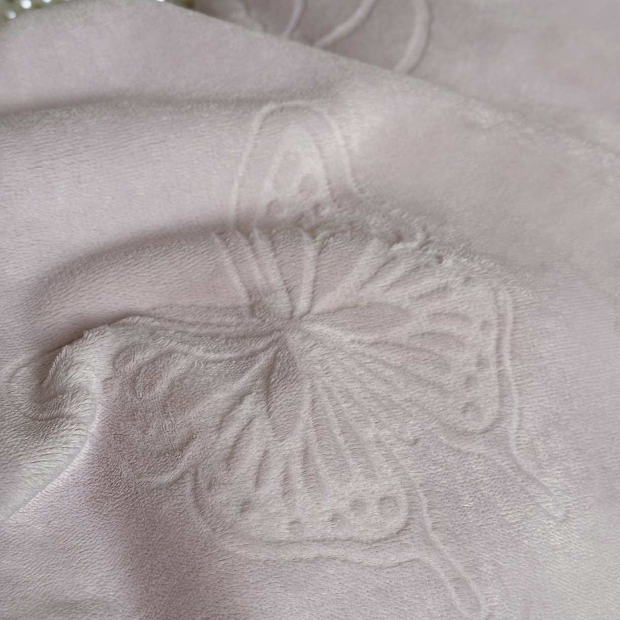 91家纺网 家纺一手货源 找家纺 （总）三味舒屋 2025新款毛边雕花牛奶绒四件套-纪芙拉