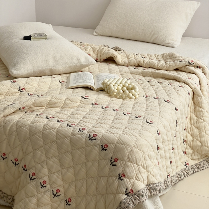 91家纺网 家纺一手货源 找家纺 麻依 2025新款韩国泡芙被十层全棉纱布被子被芯 小花排排