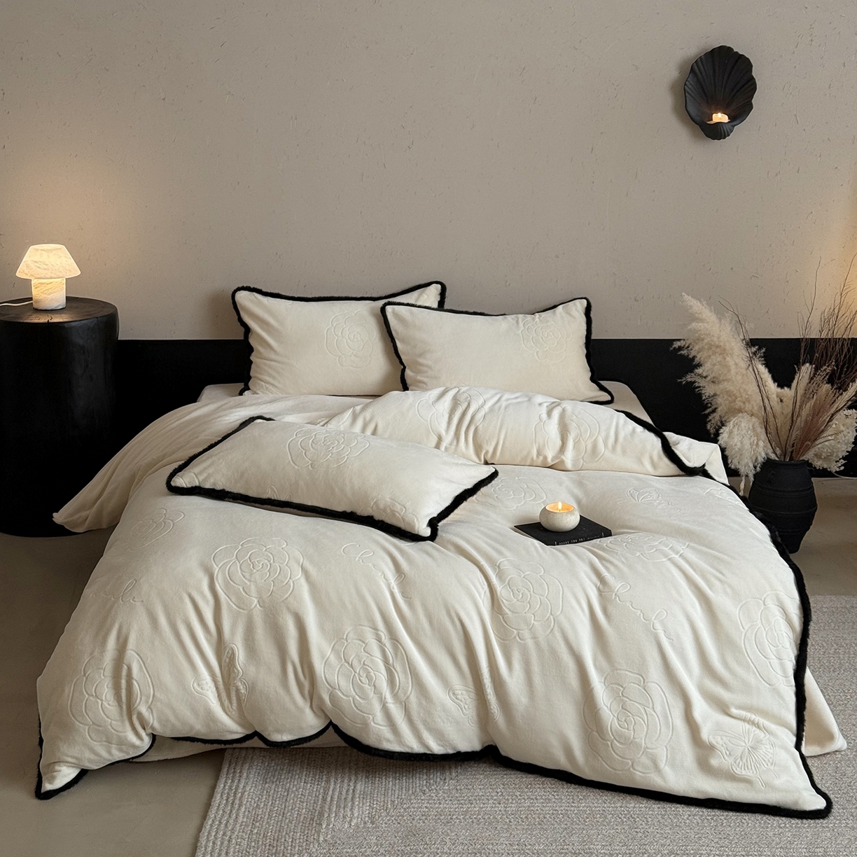 91家纺网 家纺一手货源 找家纺 三味舒屋 2025新款毛边雕花牛奶绒四件套-纪芙拉 纪芙拉-奶白