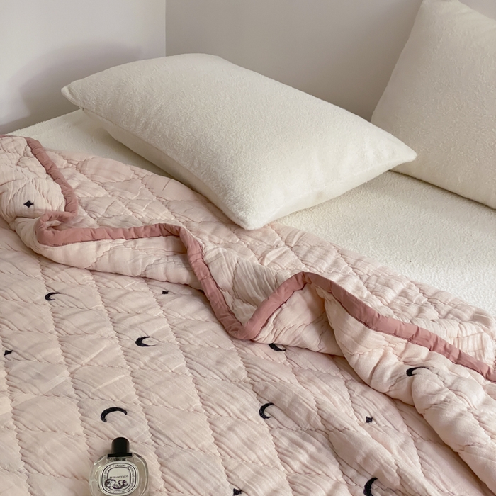 91家纺网 家纺一手货源 找家纺 麻依 2025新款韩国泡芙被十层全棉纱布被子被芯 月牙