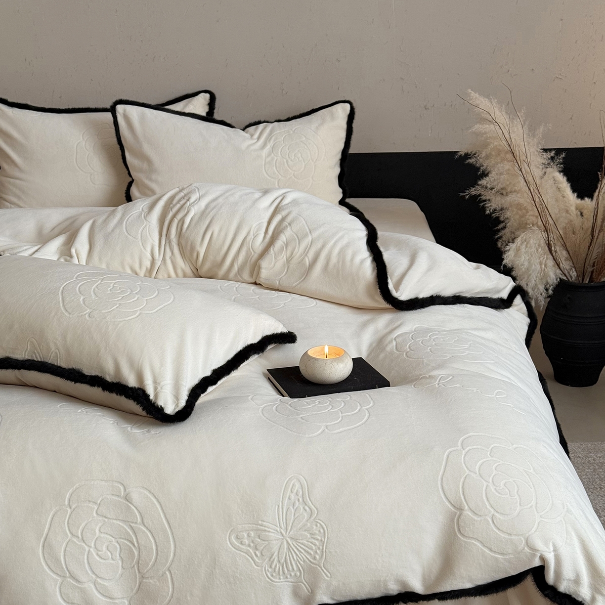 三味舒屋 2025新款毛边雕花牛奶绒四件套-纪芙拉 纪芙拉-奶白