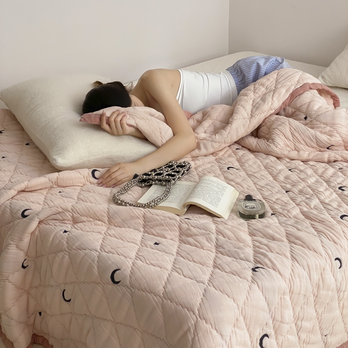 91家纺网 家纺一手货源 找家纺 麻依 2025新款韩国泡芙被十层全棉纱布被子被芯 月牙