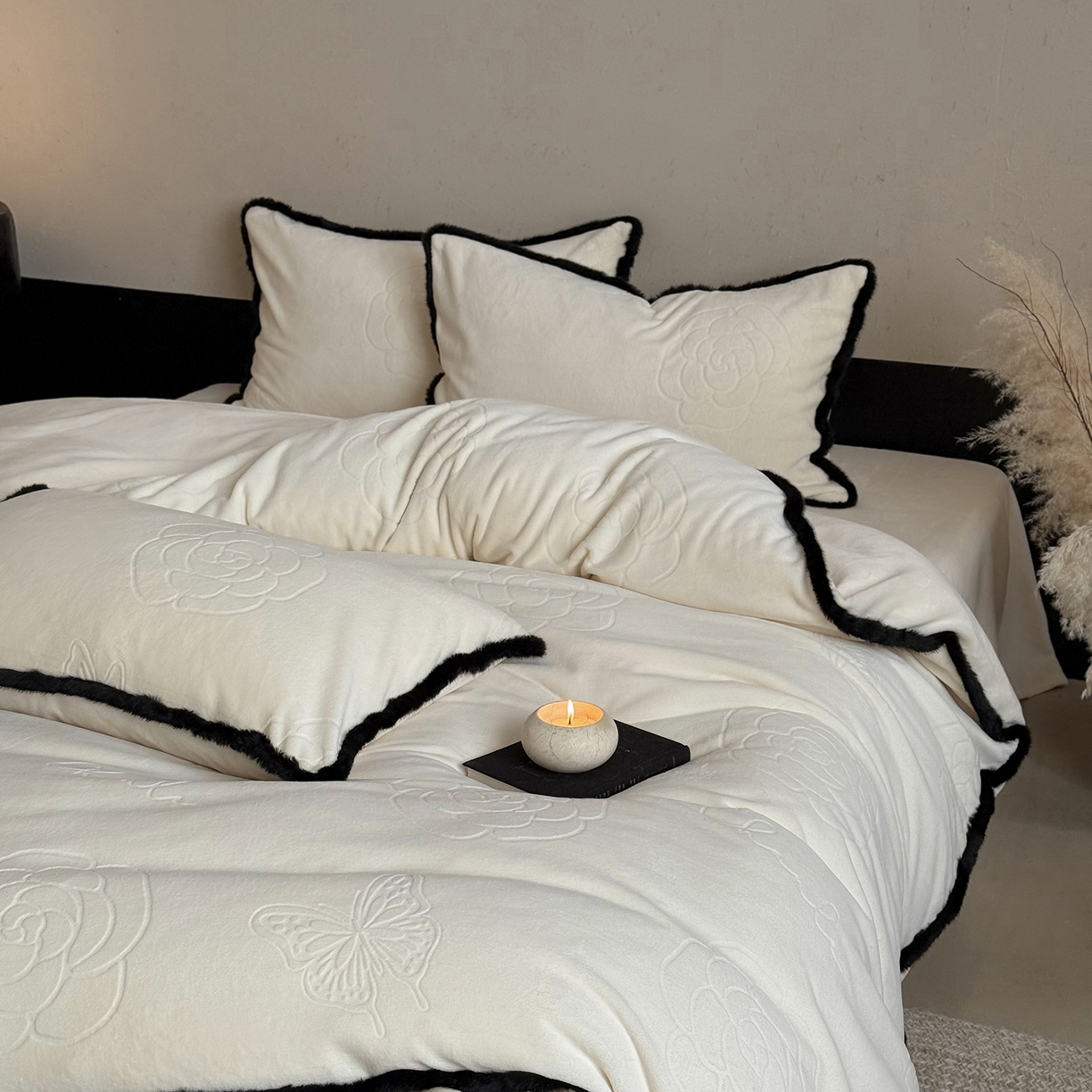 91家纺网 家纺一手货源 找家纺 （总）三味舒屋 2025新款毛边雕花牛奶绒四件套-纪芙拉