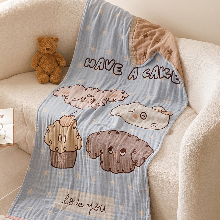 91家纺网 家纺一手货源 找家纺 麻依 2025新款全棉四层纱布浴巾披肩旅行毯 动物蛋糕