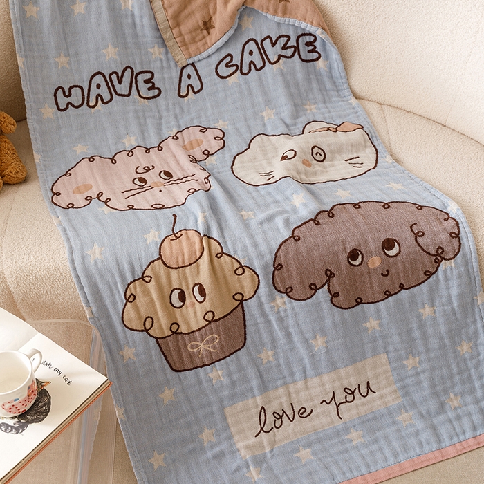 91家纺网 家纺一手货源 找家纺 麻依 2025新款全棉四层纱布浴巾披肩旅行毯 动物蛋糕