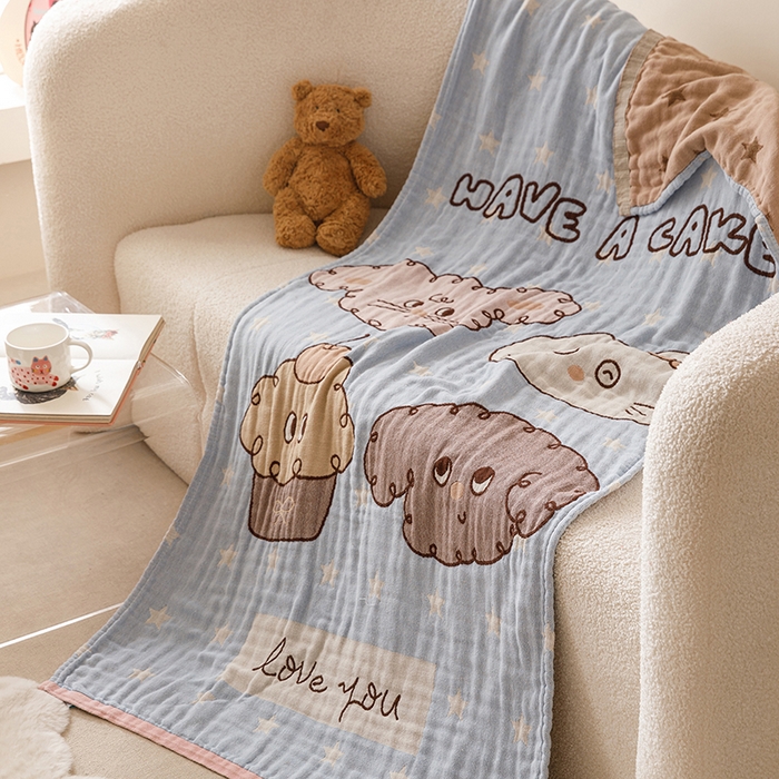 91家纺网 家纺一手货源 找家纺 麻依 2025新款全棉四层纱布浴巾披肩旅行毯 动物蛋糕